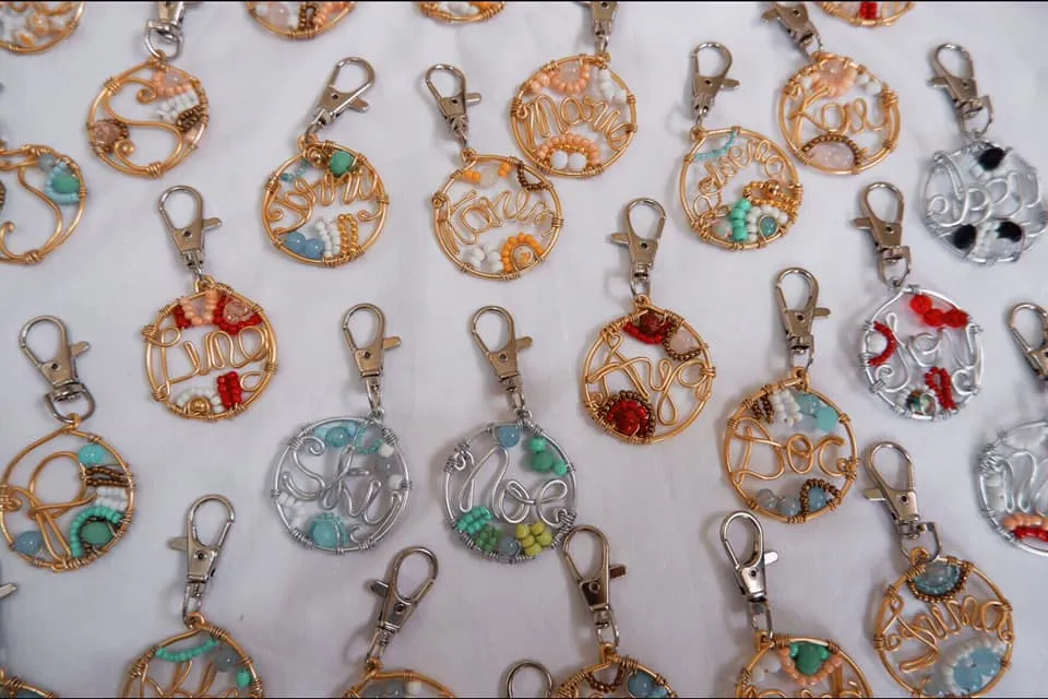 CUSTOM BEADED KEYCHAIN (ROUND)