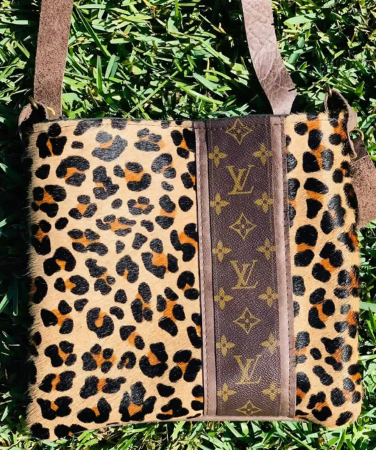 Medium Crossbody - Leopard, Brown Off center strip